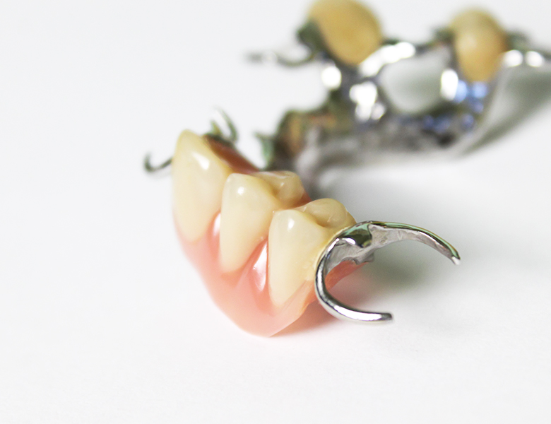東十条の歯医者、医療法人社団医智会 Premium Dental Salon IKEIは日本補綴歯科学会終身指導医監修